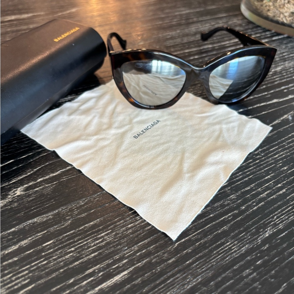 Balenciaga Sunglasses - Picture 9 of 12